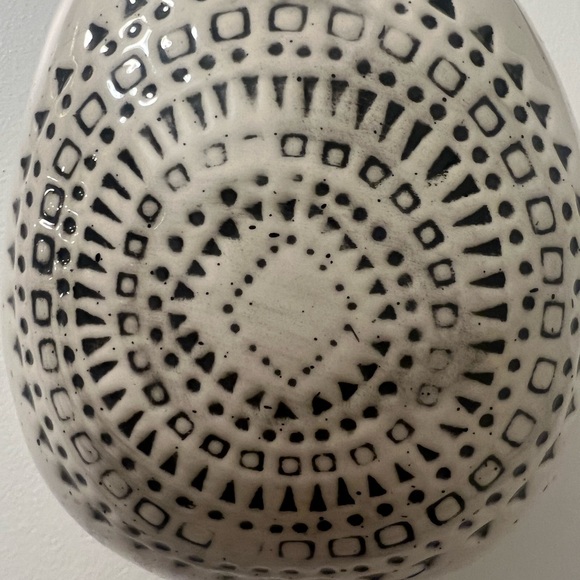 Patterned Ceramic Wall Planter - Picture 3 of 10